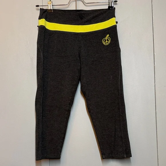 2 pair Green Apple Bamboo Yoga Capri Pants - Picture 4 of 5